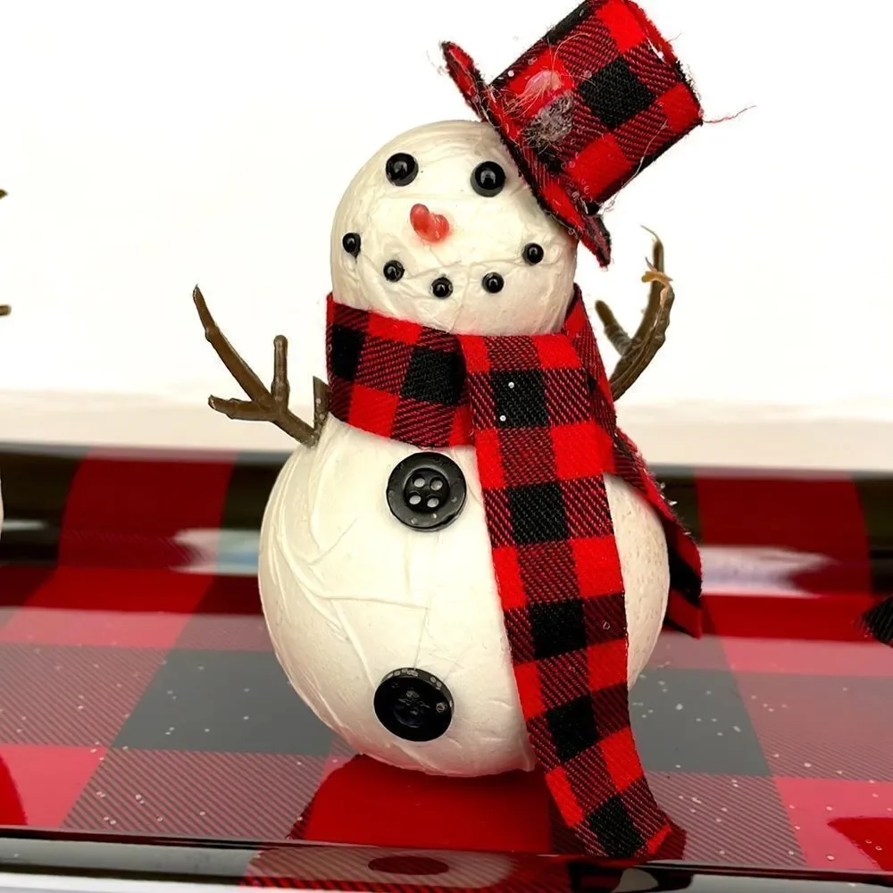 406‎ - 3 CAROLING SNOWMEN IN THE SNOW